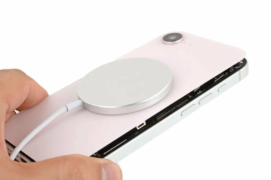 iPhone 16e MagSafe