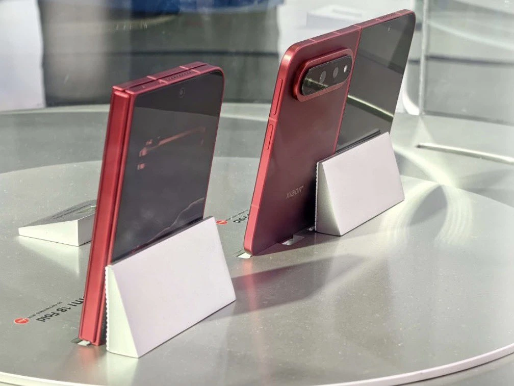 The Xiaomi 18 Fold featuring the XRING O3 chip